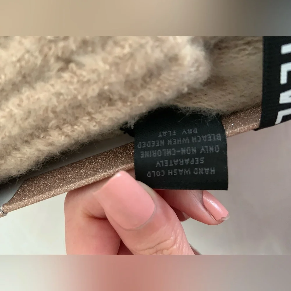 BRAND NEW Steve Madden beanie scarf set - Picture 7 of 9